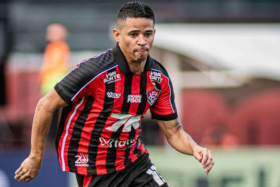 Erick permanecerá no Vitória por mais três temporadas
