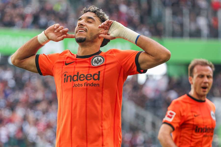 Omar Marmoush marcou dois golos em Wolfsburg.