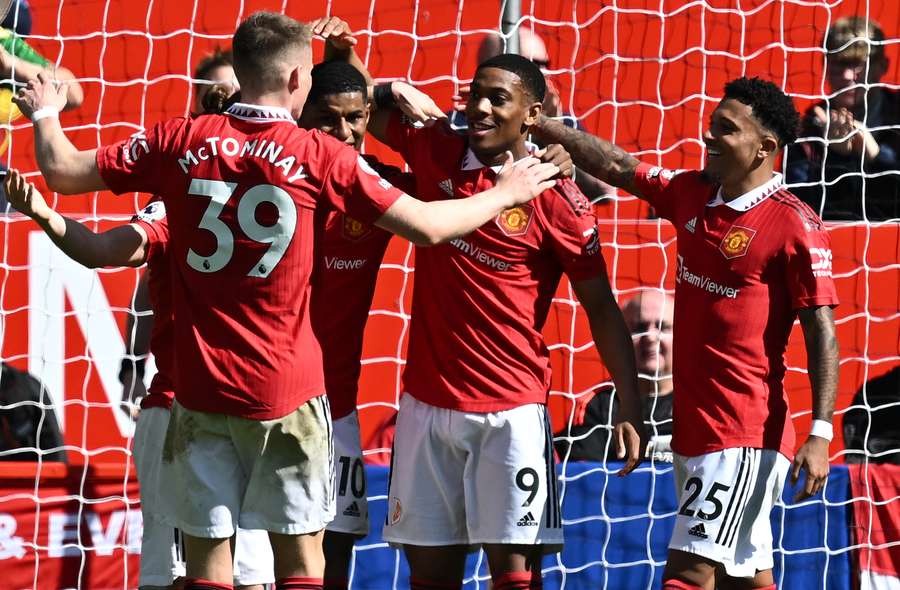 Manchester United striker Anthony Martial (2R) celebrates