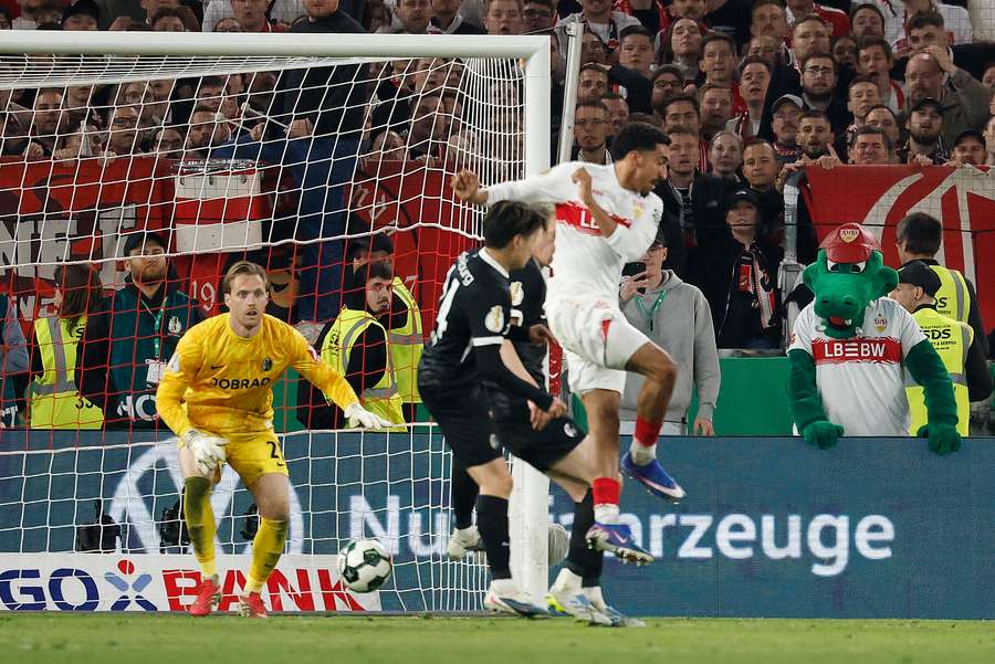 Stuttgart ponownie w finale.