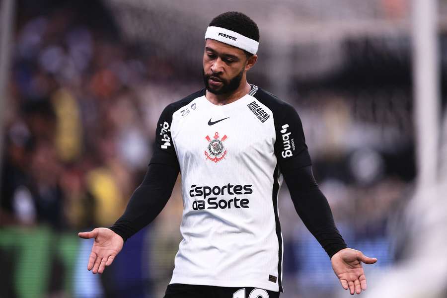 Recuperado de contusão, o holandês voltou a campo na Copa do Brasil