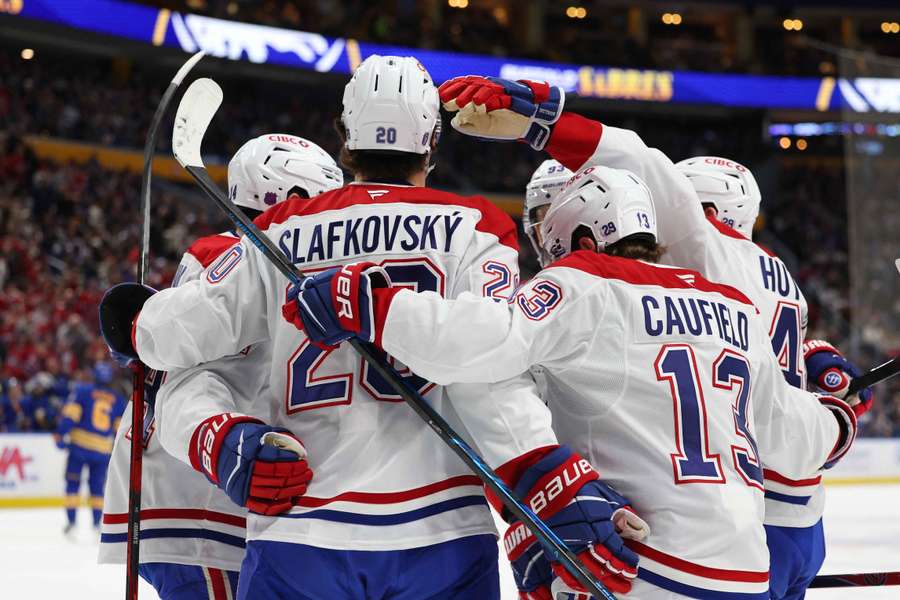 Slafkovský sa tešil z triumfu.