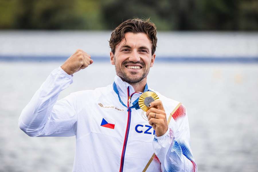 Martin Fuksa se zlatou olympijskou medailí.