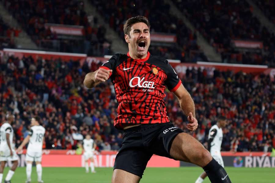 Abdon Prats celebrates after scoring Mallorca's winning goal