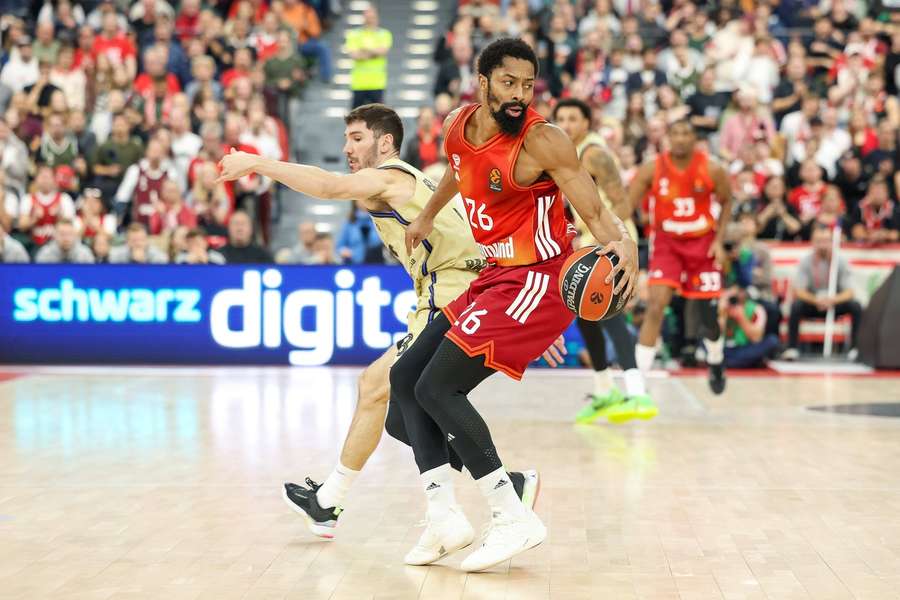 Spencer DInwidie erzielte 17 Punkte. Spencer DInwidie erzielte 17 Punkte.