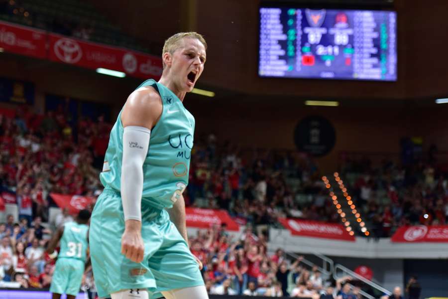Ludde Hakanson celebrará ahora sus canastas en Badalona Ludde Hakanson celebrará ahora sus canastas en Badalona
