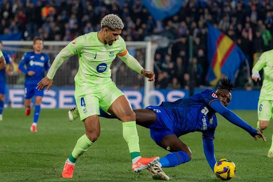 Araujo digging in heels at Barcelona