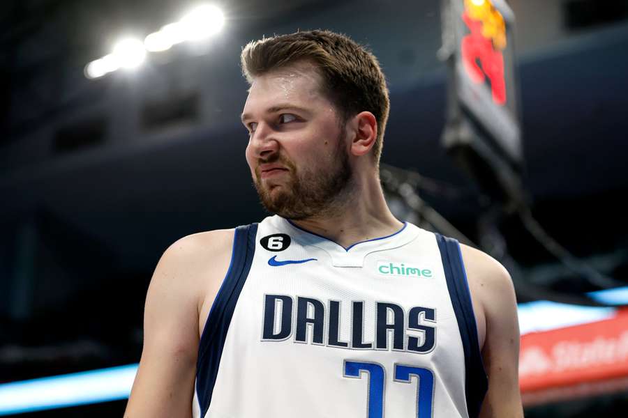 Luka Doncic fik ikke mange minutter på gulvet, da Dallas Mavericks tabte til Chicago Bulls og dermed endegyldigt måtte se sig ude af slutspilsræset. 