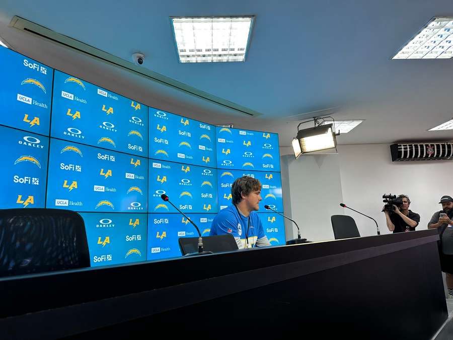Justin Herbert falou com a imprensa antes de treinamento no CT Dr. Joaquim Grava