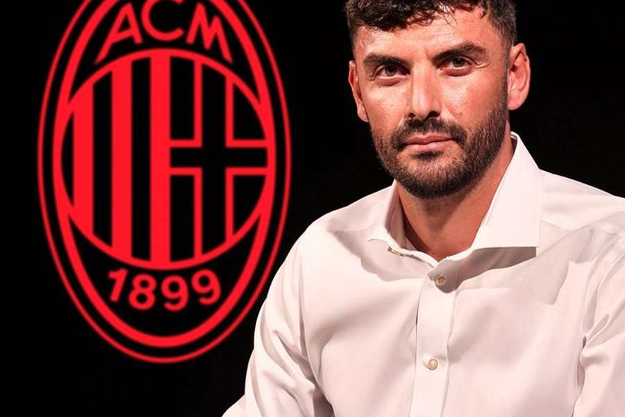 DONE DEAL: AC Milan sign Fiorentina goalkeeper Terracciano DONE DEAL: AC Milan sign Fiorentina goalkeeper Terracciano