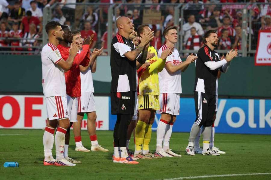 Der 1. FC Köln feiert den Einzug in die 2. Runde Der 1. FC Köln feiert den Einzug in die 2. Runde