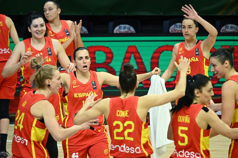 Las jugadoras españolas celebran la victoria ante Canadá