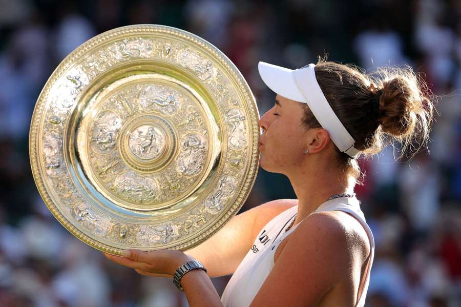 Linda Nosková ovládla Wimbledon.