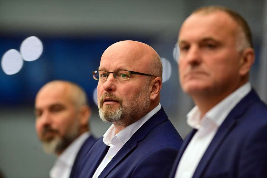 Trenér hokejové dvacítky Patrik Augusta.