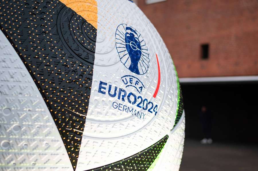 EM i fodbold 2024 foregår i Tyskland i 2024, og det er første gang siden 1988, hvor det blev afholdt i det tidligere Vesttyskland.