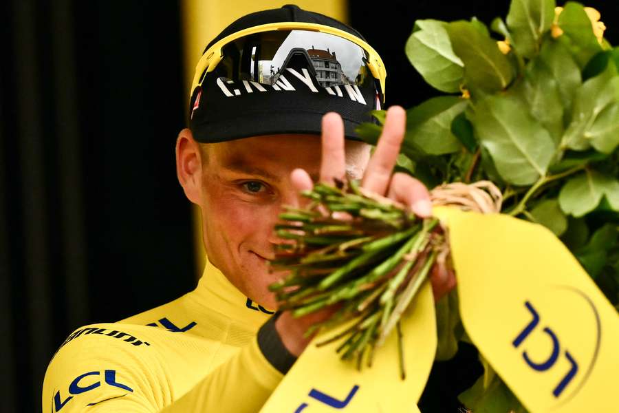 Mathieu Van der Poel sul podio