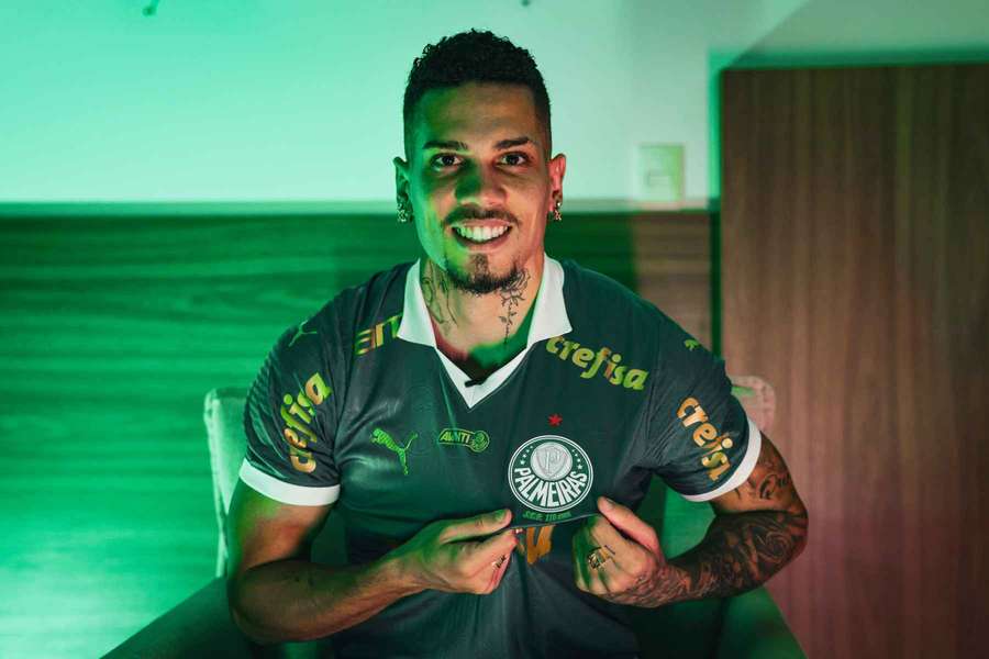 Paulinho apresentado no Palmeiras