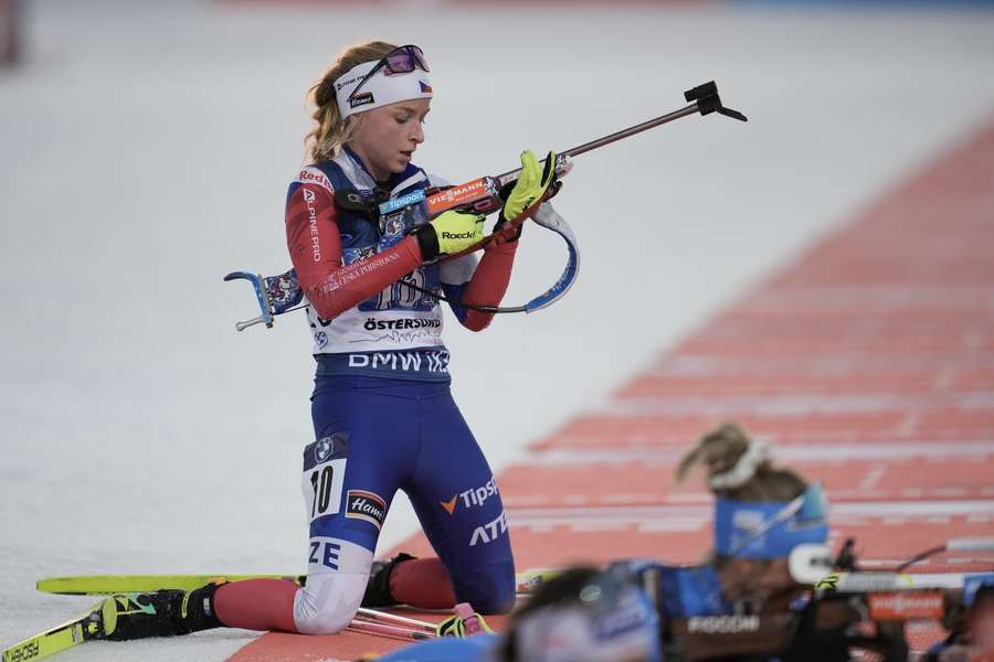 Markéta Davidová během štafety štafetě v Östersundu.