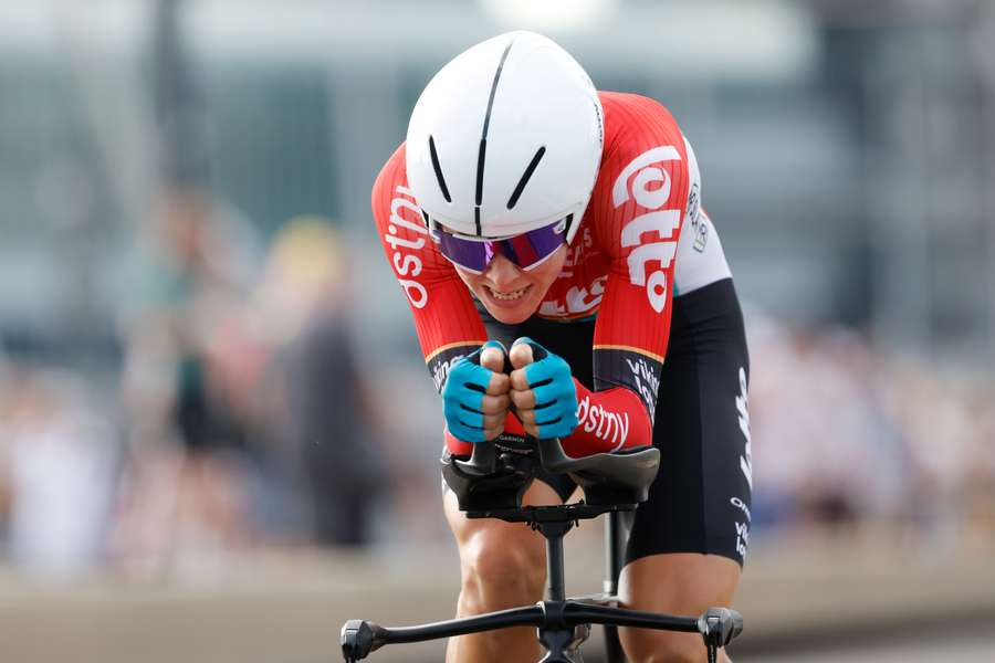 Thalita de Jong tijdens de Tour de France Femmes in Rotterdam.