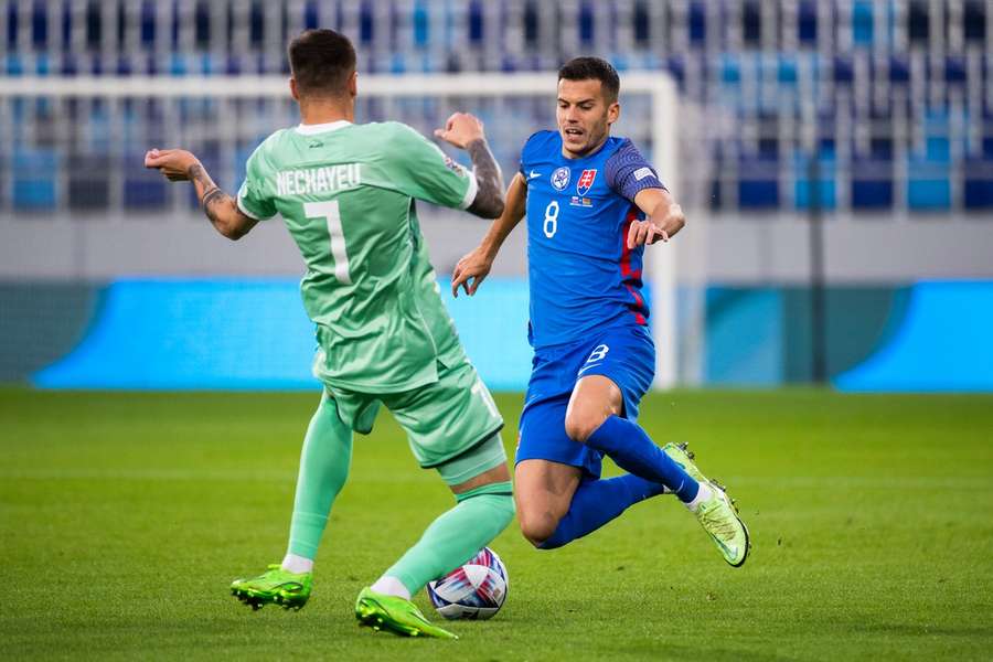 László Bénes proti Bielorusku, s ktorým Slovensko remizovalo 1:1.