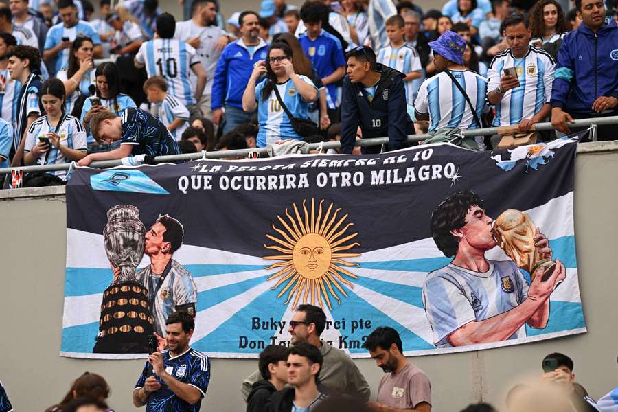 Hay espacio para Messi y Maradona en el corazón de los argentinos