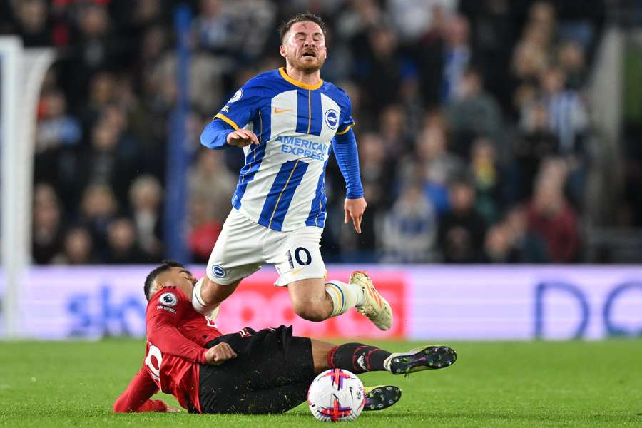 Alexis Mac Allister is fouled by Casemiro