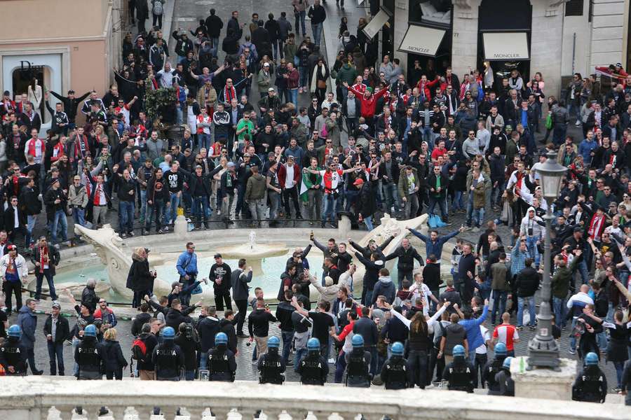 Beelden uit 2015 toen de fans van Feyenoord nog wel welkom waren in Rome