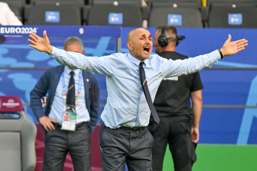 Spalletti complains on the touch line
