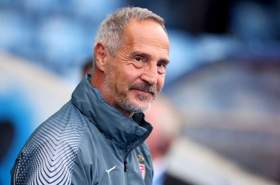 Adi Hütter fala num plantel extenso