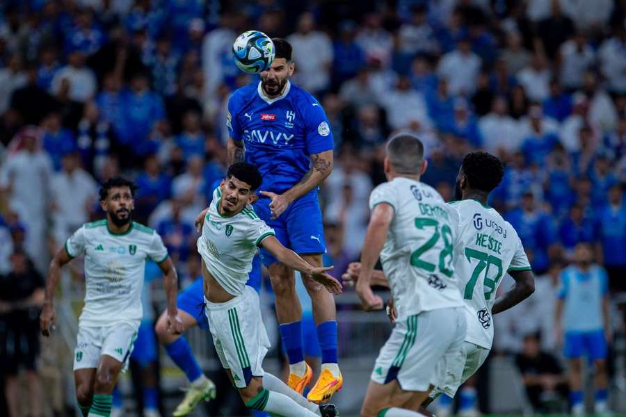 Mitrovic fez de cabeça o golo do empate do Al Hilal antes da reviravolta de Malcom