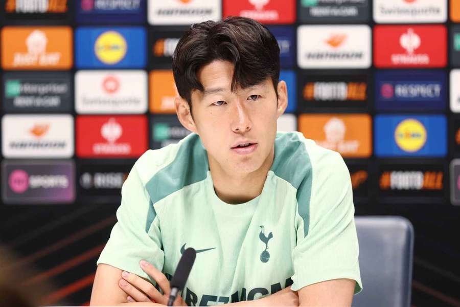 Heung-Min Son na tiskové konferenci před zápasem Evropské ligy.