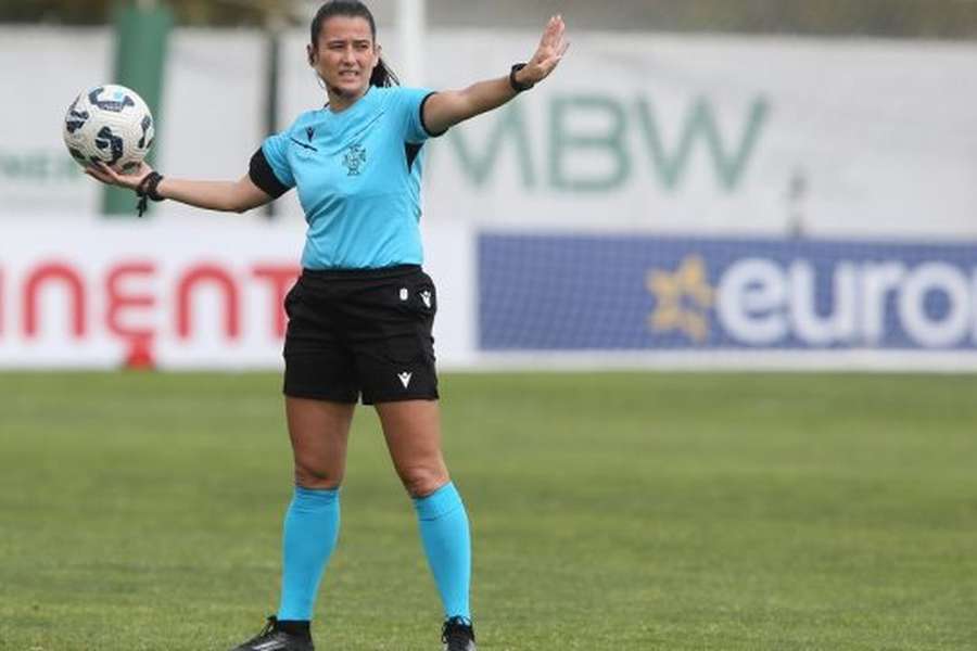 Sílvia Domingos, árbitra de 42 anos