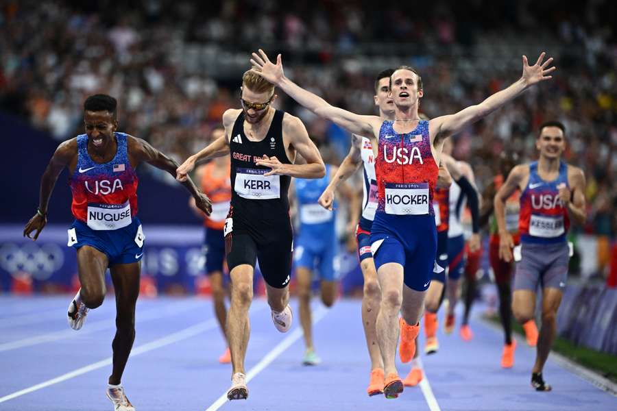 Cole Hocker celebrates winning the men's 1500m final at Paris 2024