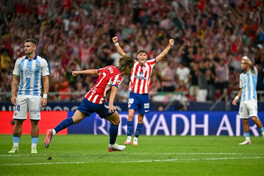 Lee Kang-in celebrates