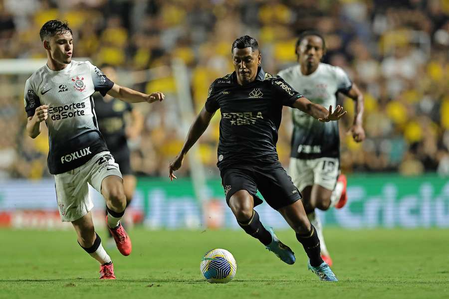 Pedro Rocha em ação pelo Criciúma 