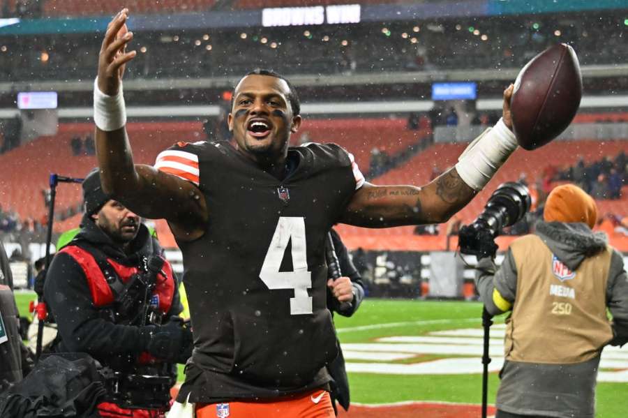 Deshaun Watson viert zijn eerste overwinning als quarterback van de Browns in Cleveland