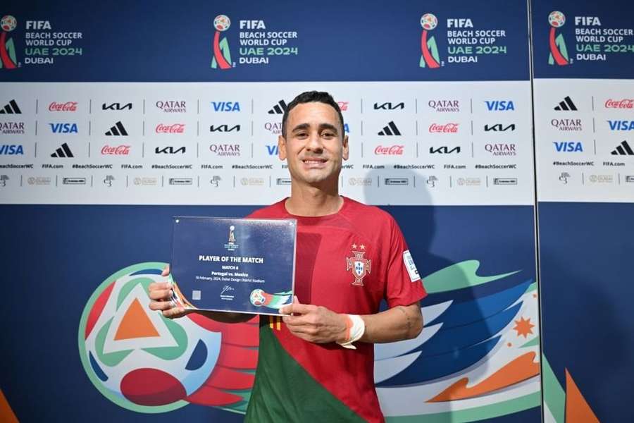 Léo Martins marcou cinco dos oito golos e foi o melhor em campo Léo Martins marcou cinco dos oito golos e foi o melhor em campo