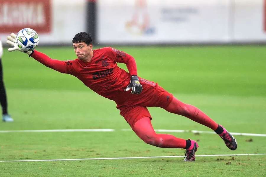 Lucas Furtado chega ao Vitória SC a custo zero