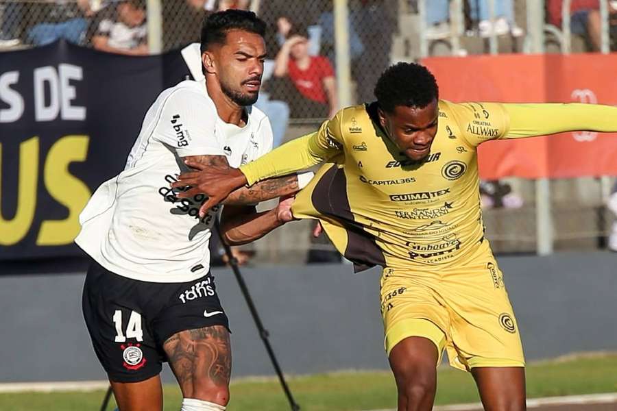 Corinthians saiu na frente antes de sofrer o empate Corinthians saiu na frente antes de sofrer o empate