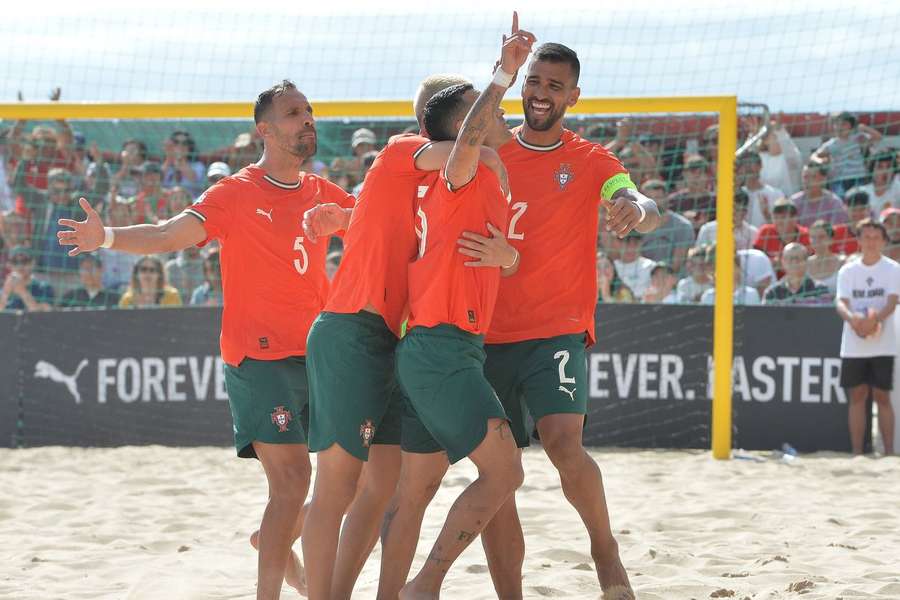 Jogadores de Portugal celebram golo na preparação para o Mundial