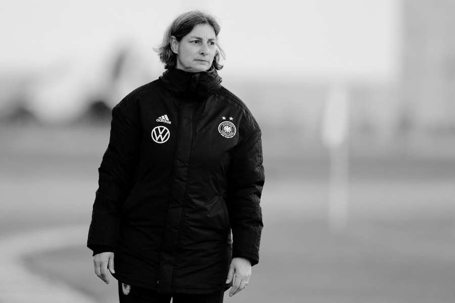 Bernhard trainierte nach ihrer aktiven Karriere die U-16-Damen des DFB