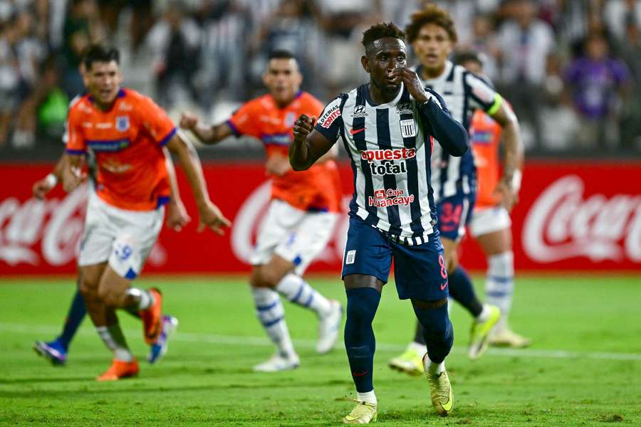Alianza Lima lidera el Apertura