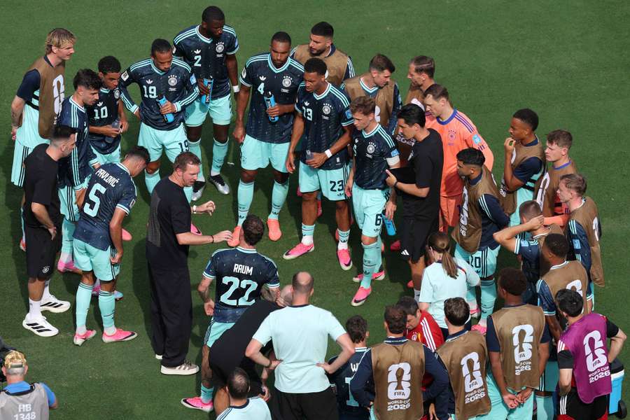 Nagelsmann und das deutsche Team während dem Spiel gegen Ecuador Nagelsmann und das deutsche Team während dem Spiel gegen Ecuador