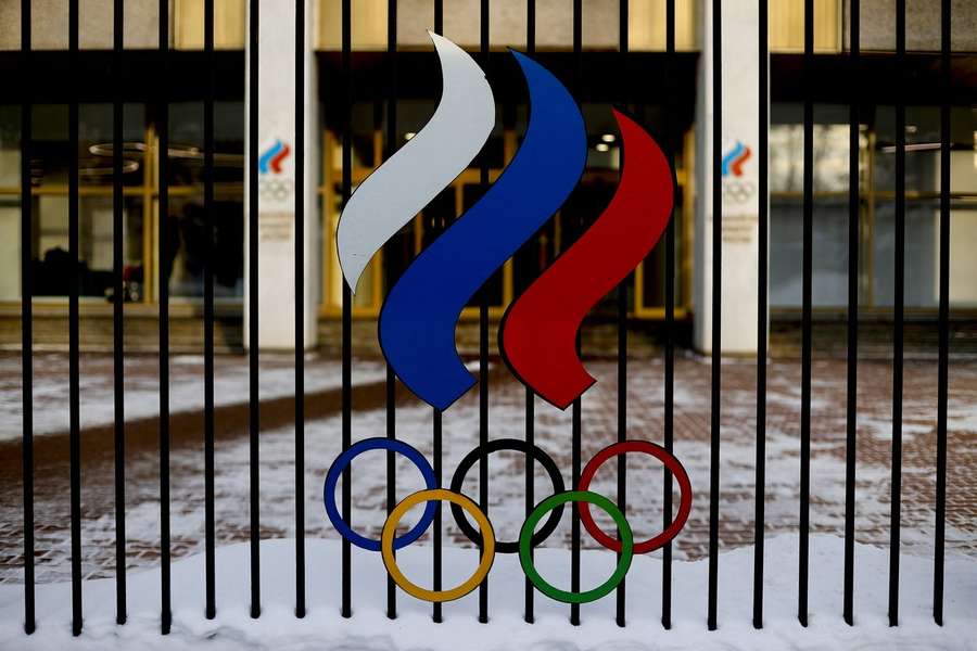 Russian Olympic chief says athletes must compete without restrictions