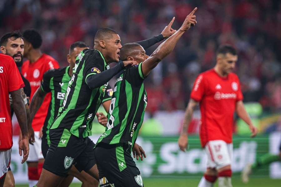 Juninho fez o gol do Coelho no tempo normal