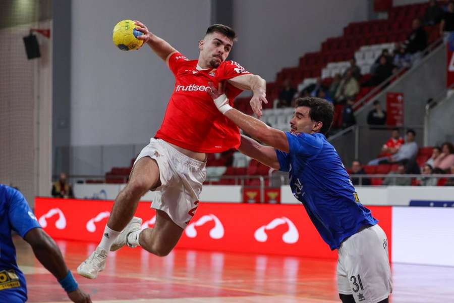 Benfica derrotou Belenenses em casa