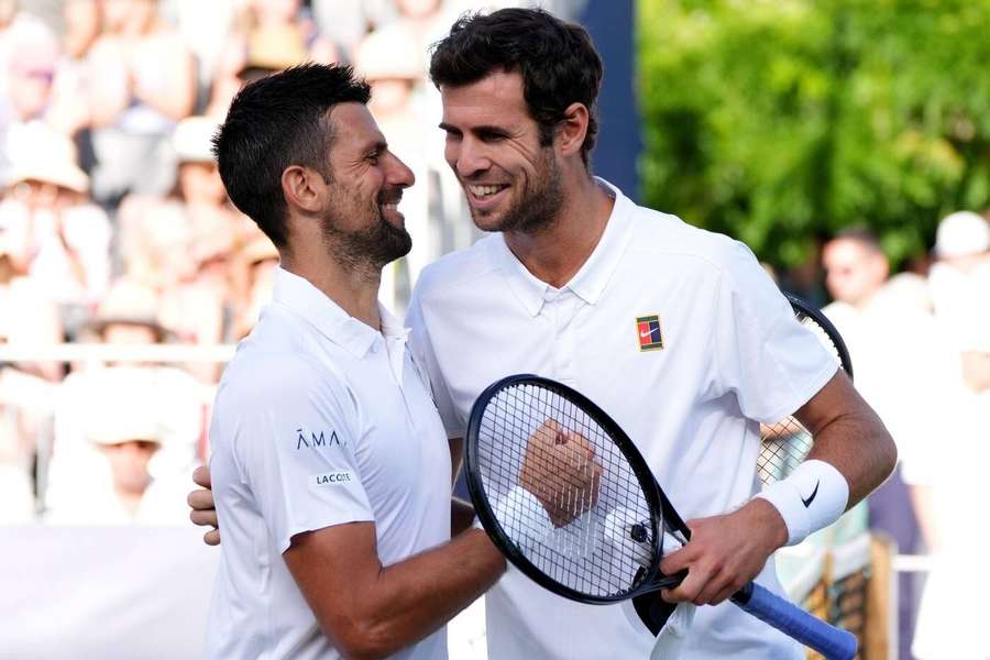 Djokovič nestačil v exhibičním duelu na Chačanova.
