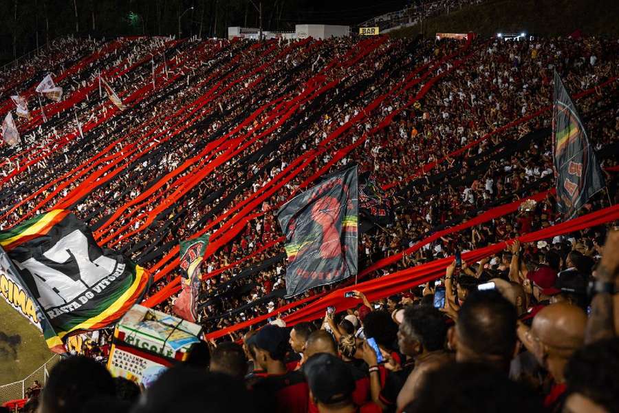 Torcida do Vitória vem fazendo uma grande festa no Barradão e empurrando o time de volta à Série A