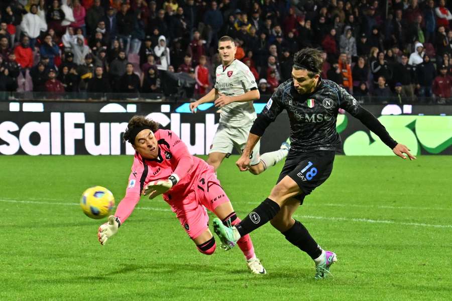 Zwycięstwa mistrza Włoch Napoli i lidera Serie A. Wpadka Milanu z Udinese