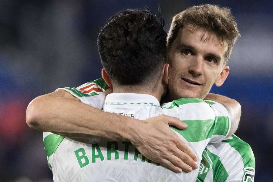 Bartra y Llorente, centrales del Betis